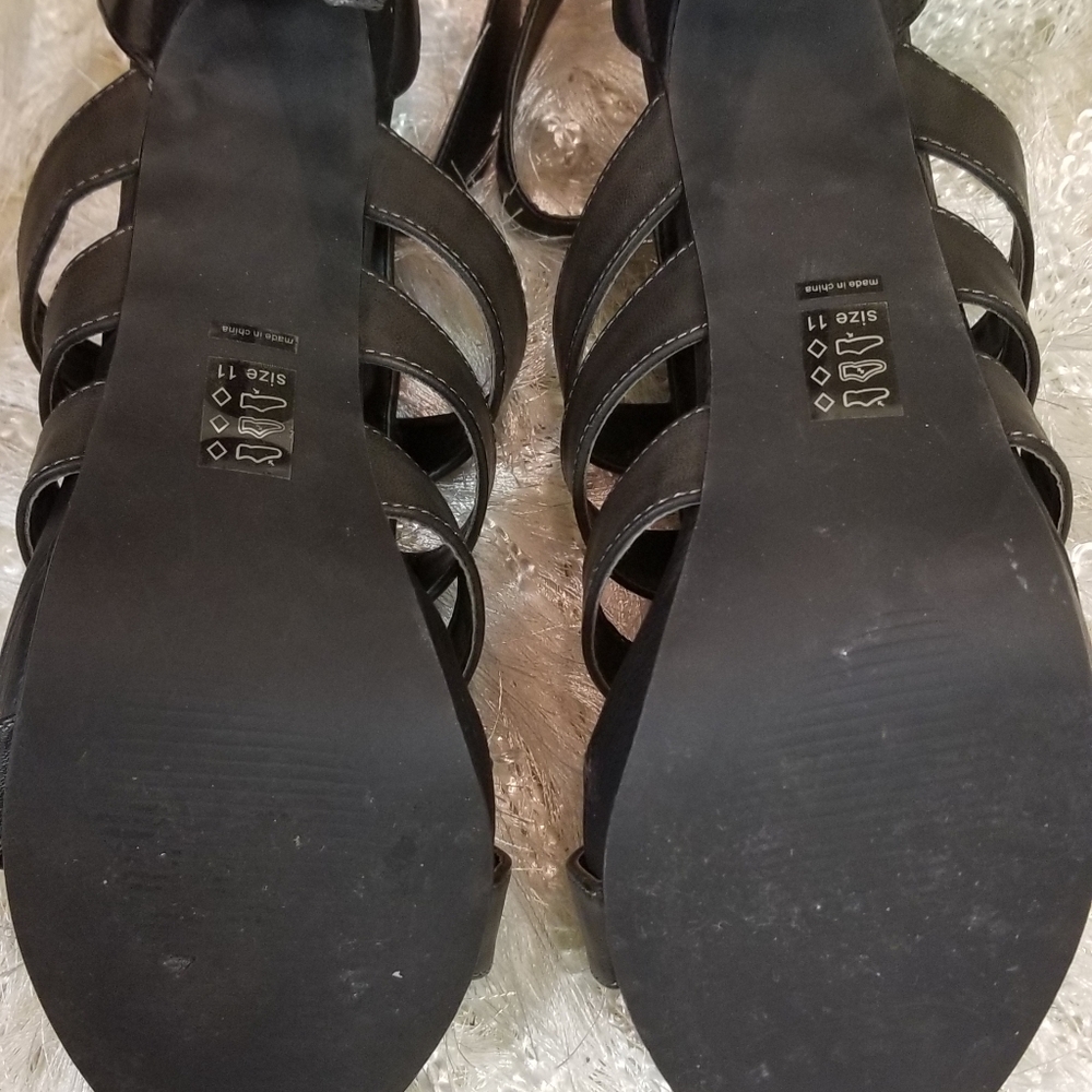 Shoes - Picture 3 of 6